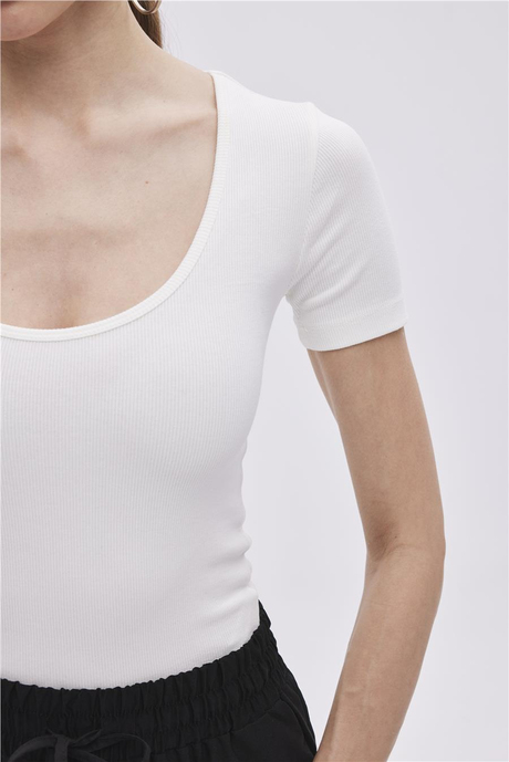 Ekru Fitilli Kısa Kollu Bluz