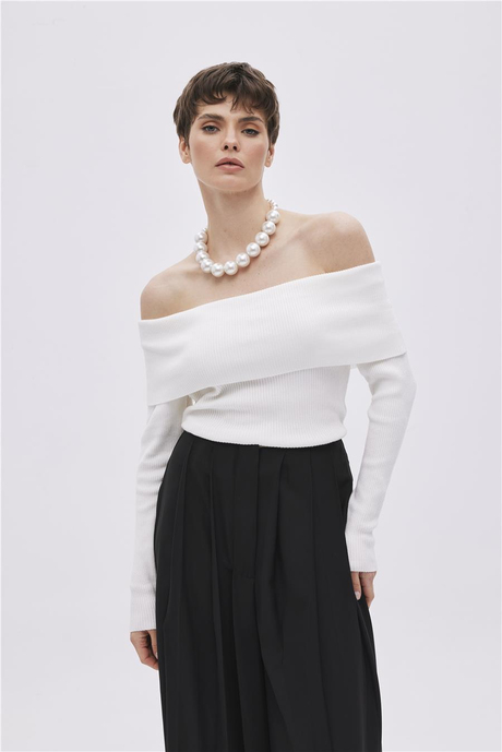 Ekru Omuzları Açık Triko Bluz