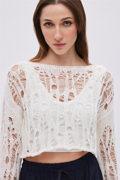 Ekru Sökük Detaylı Triko Crop