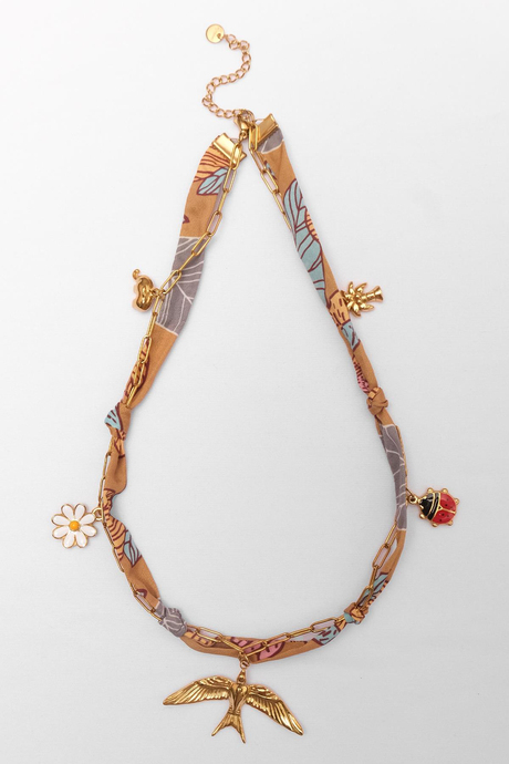 Fular Detaylı Charm Kolye