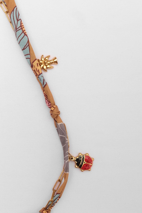 Fular Detaylı Charm Kolye