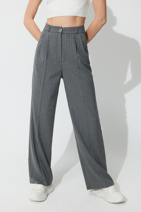Gri Çizgili Geniş Paça Pileli Kumaş Pantolon SS23P4732GR