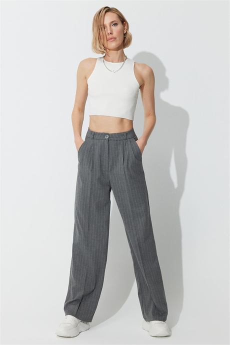 Gri Çizgili Geniş Paça Pileli Kumaş Pantolon SS23P4732GR