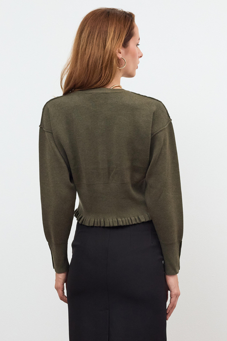 Haki Düğme Detaylı Triko Kazak