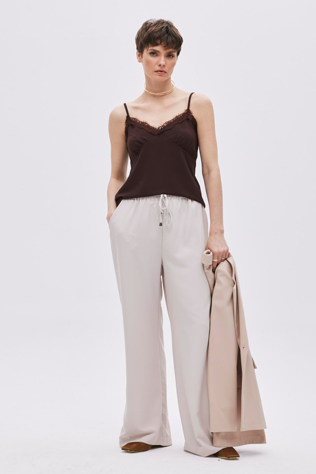 Kahve Saten Görünümlü İnce Askılı Bluz