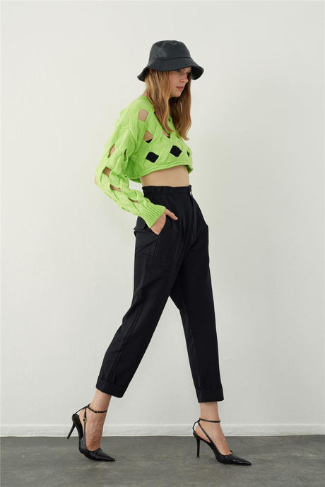 Oversize Delikli Triko Crop Kazak