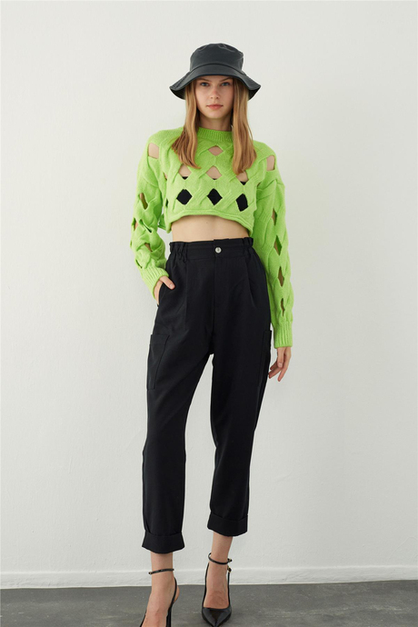 Oversize Delikli Triko Crop Kazak