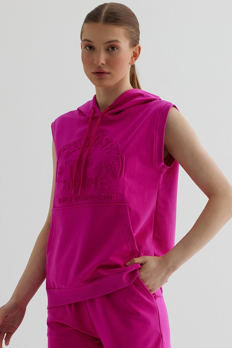 Pembe Kapüşonlu Sıfır Kollu Örme Takım SS23TK4701PE