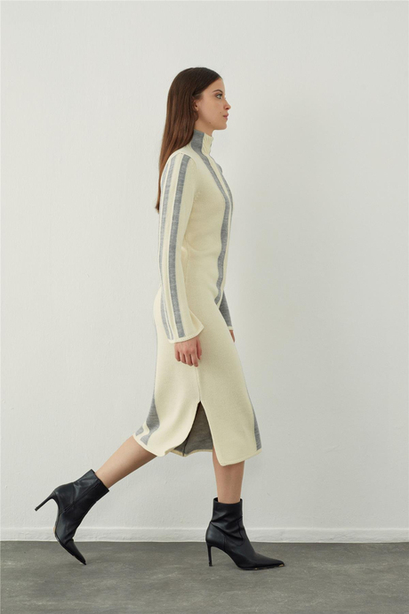 Şerit Detaylı Dik yaka midi triko etek