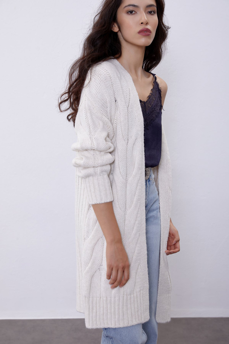 Sherin Kadın Açık Bej Saç Örgülü Oversize Uzun Triko Hırka SWC4181AB