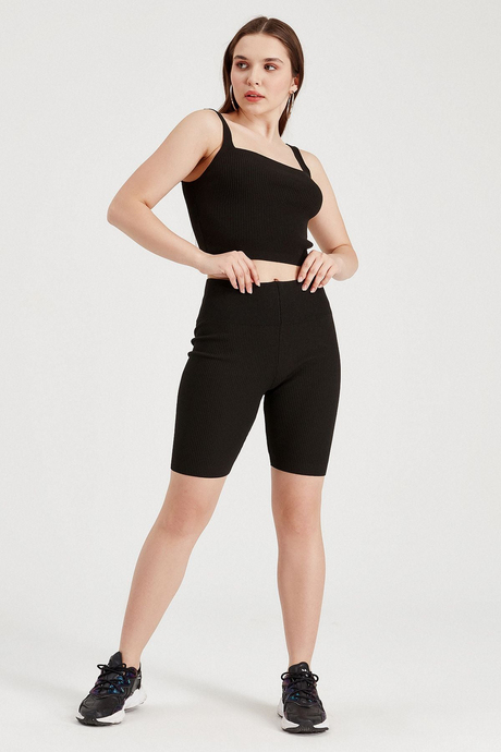 Sherin Kadın Siyah Fitilli Kare Yaka İnce Askılı Triko Crop Atlet SWA4149Sİ