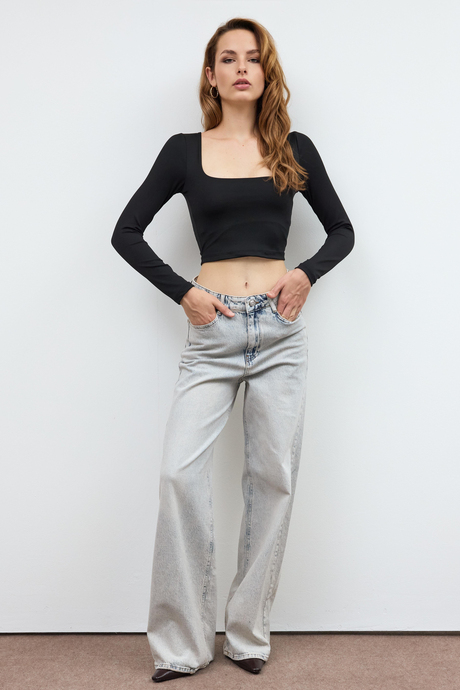 Siyah Basic Kare Yaka Crop Bluz