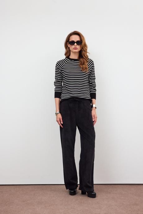 Siyah Bisiklet Yaka Çizgili Kazak