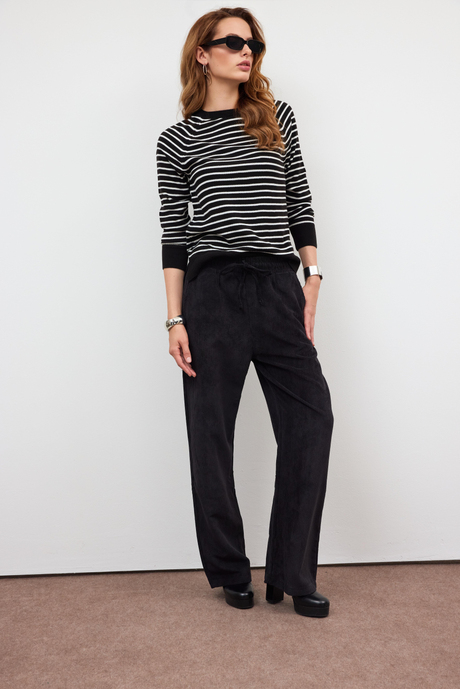 Siyah Bisiklet Yaka Çizgili Kazak