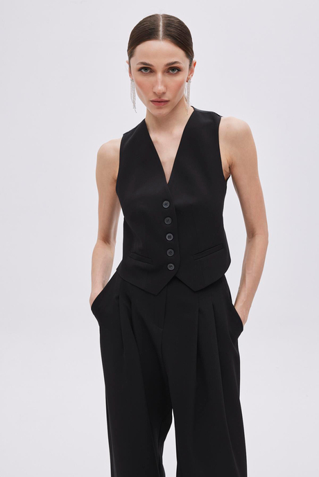 Siyah Cep Detaylı Düğmeli Yelek