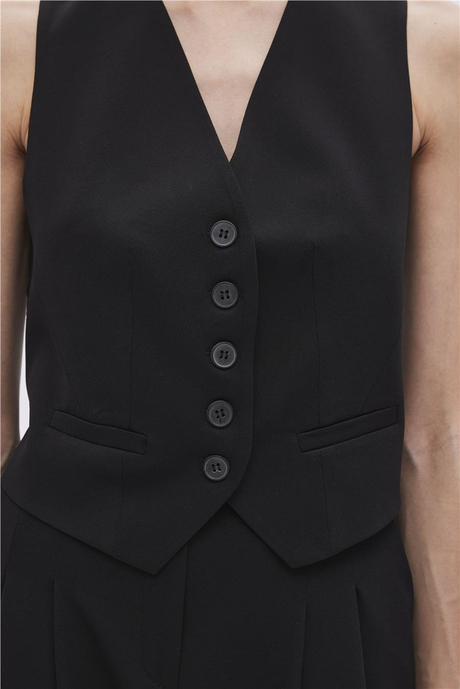 Siyah Cep Detaylı Düğmeli Yelek