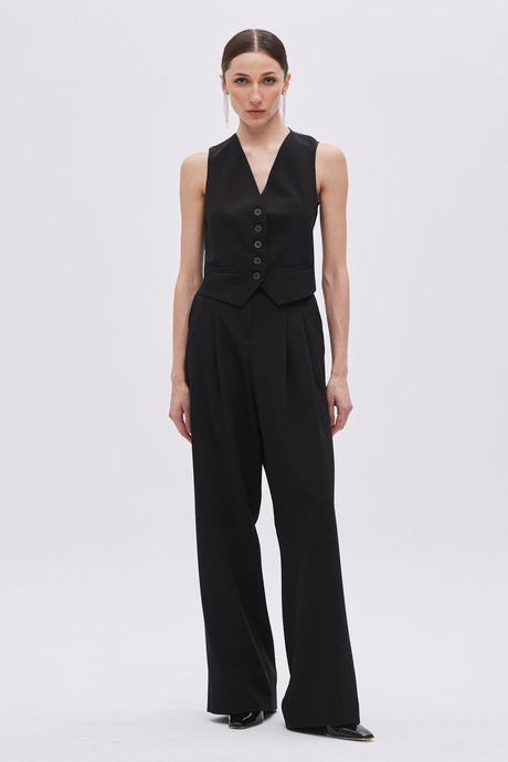 Siyah Cep Detaylı Düğmeli Yelek