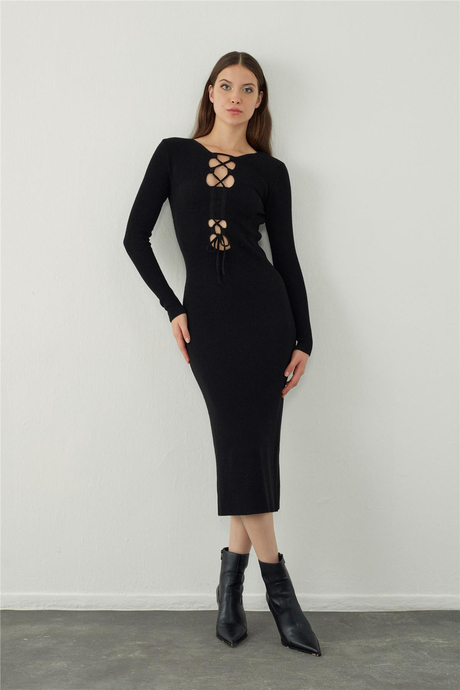 Dekolteli uzun triko elbise