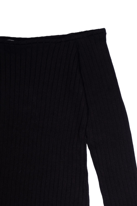 Siyah Düşük Omuzlu Triko Bluz