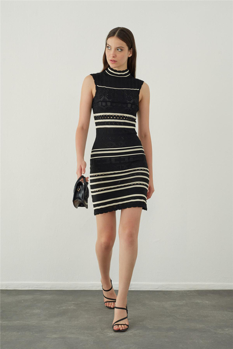 Dik yaka kolsuz midi Triko elbise