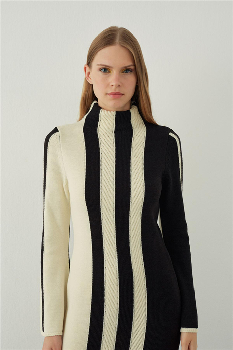 Şerit Detaylı Dik yaka midi triko etek