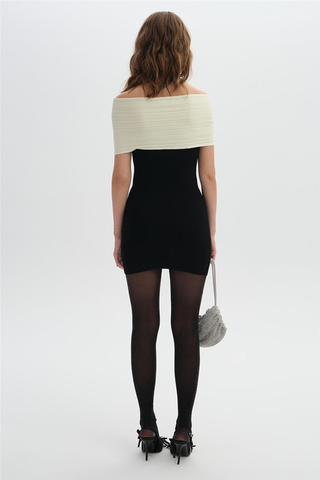 Siyah Fiyonk Omuz Detaylı Triko Elbise