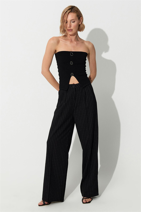 Siyah Göbek Üçgen Detaylı Büstiyer SWA4656Sİ