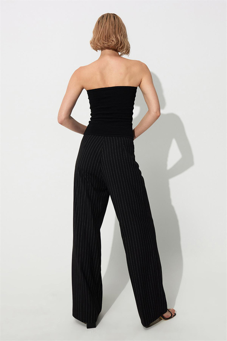 Siyah Göbek Üçgen Detaylı Büstiyer SWA4656Sİ