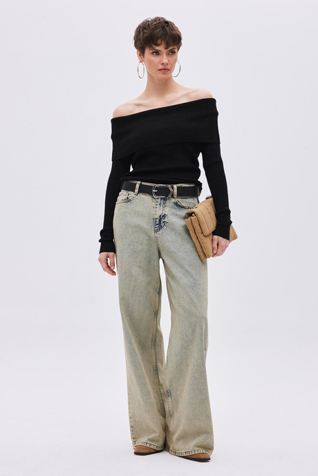 Siyah Omuzları Açık Triko Bluz