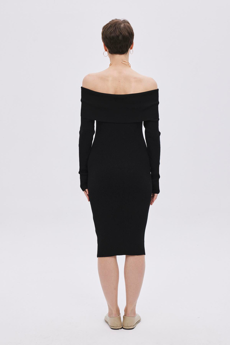 Siyah Omuzları Açık Triko Elbise