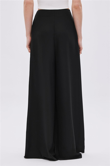 SİYAH PİLE DETAYLI BOL PAÇA PANTOLON