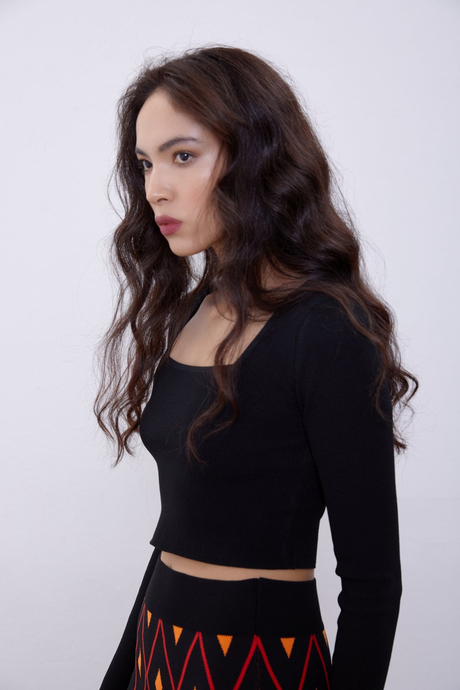 Siyah Uzun Kollu Crop Triko Kazak