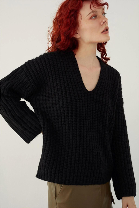 Black V Neck Oversize Knitted Sweater SW23K4715Sİ