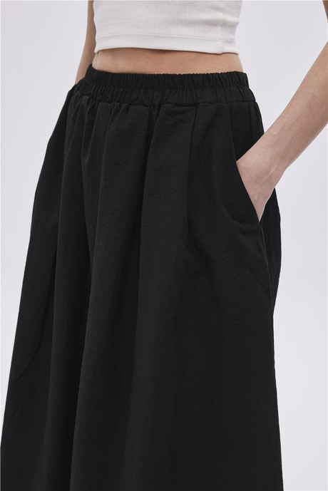 Siyah Volümlü Etek