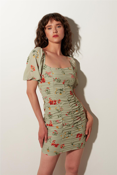 Yeşil Desenli Büzgü Mini Elbise SS23D4794YE