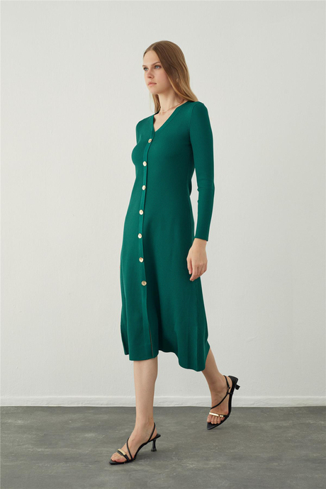 V yaka uzun triko elbise