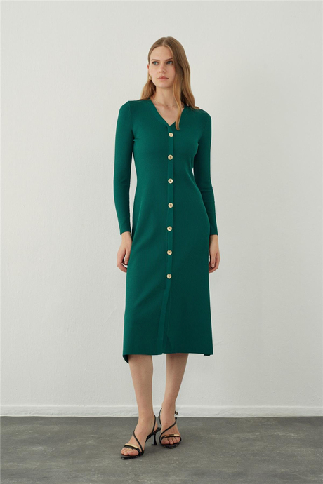 V yaka uzun triko elbise