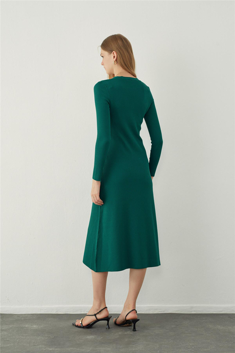 V yaka uzun triko elbise