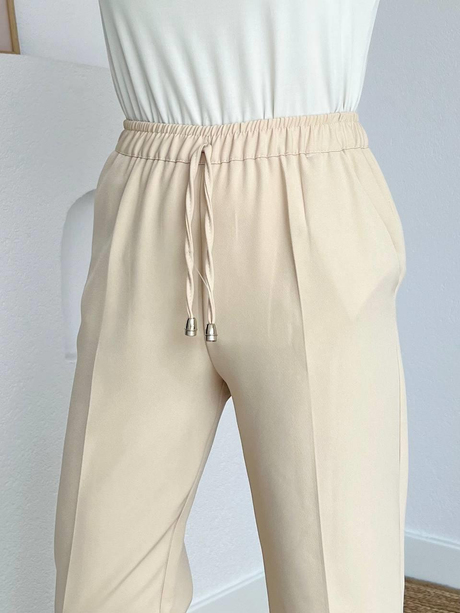 Beli Lastikli Ve İpli Pantolon Bej