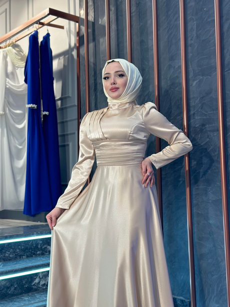 Beli Pilise Detaylı Abiye Taş