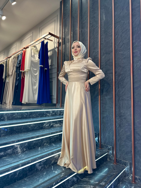 Beli Pilise Detaylı Abiye Taş