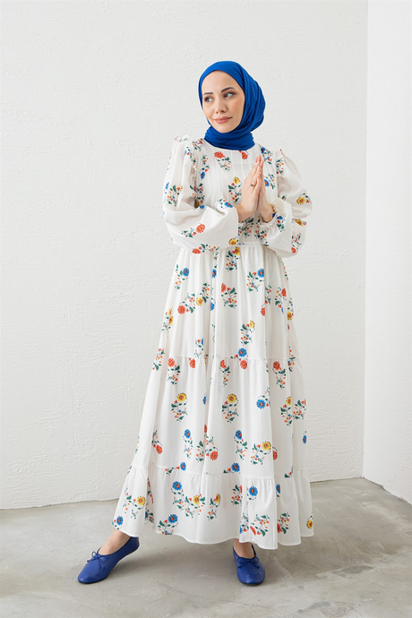 Moda Ala Tesettür Elbise Modelleri | Dantelli Çiçekli Elbise BeyazDantelli Çiçekli Elbise Beyaz