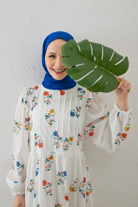 Moda Ala Tesettür Elbise Modelleri | Dantelli Çiçekli Elbise BeyazDantelli Çiçekli Elbise Beyaz