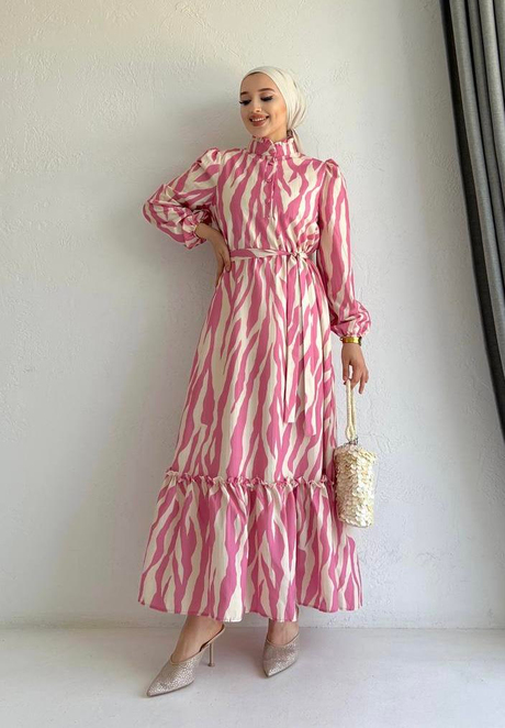 Etek Ucu Fırfırlı Elbise Pembe