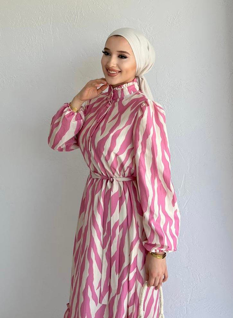 Etek Ucu Fırfırlı Elbise Pembe
