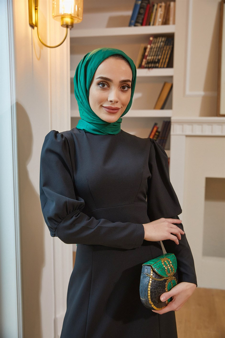 Kendinden Desenli Elbise Siyah