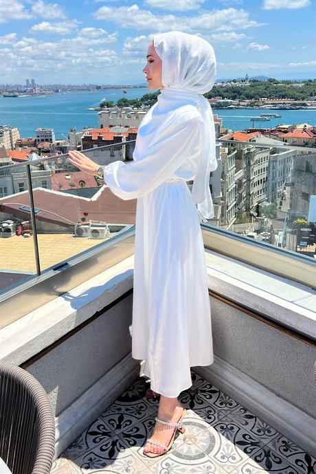 Örgü Kemerli Saten Elbise Beyaz