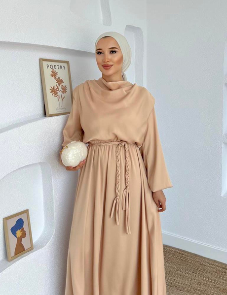 Örgü Kemerli Saten Elbise Gold