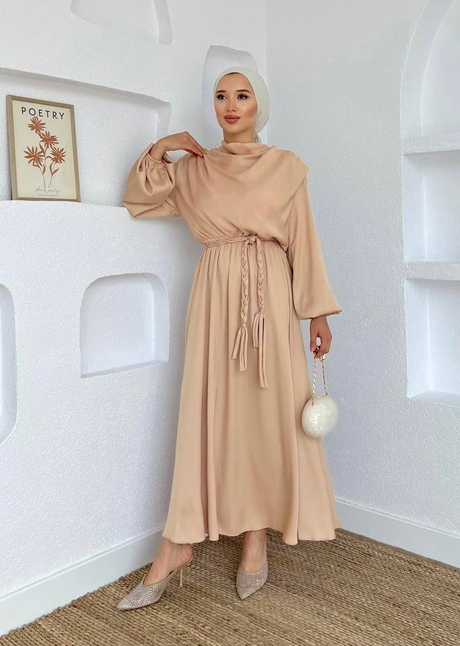 Örgü Kemerli Saten Elbise Gold