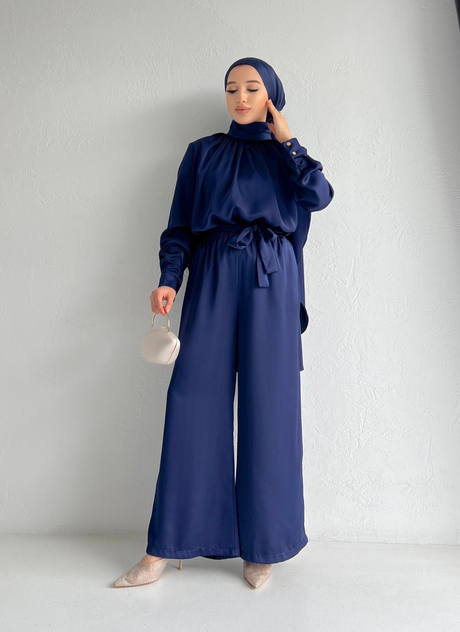 Pelerinli Saten Takım Lacivert | Moda AlaPelerinli Saten Takım Lacivert